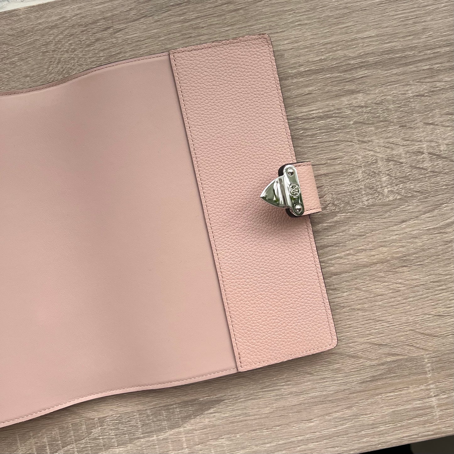 LV Paul Mahina Magnolia Agenda Planner Notebook Cover Pre-owned