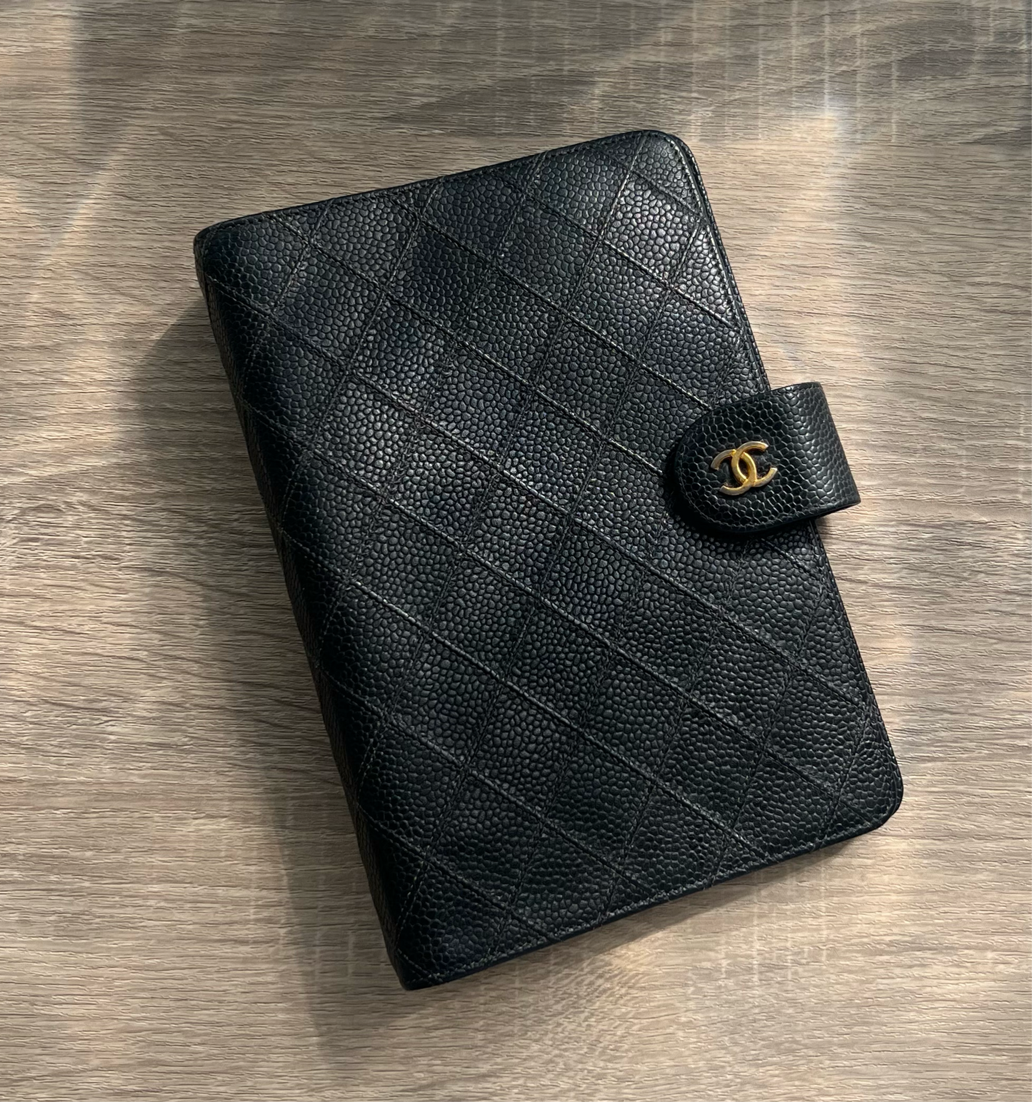 Chanel Matrasse Quilted 黒色 MM 手帳カバー