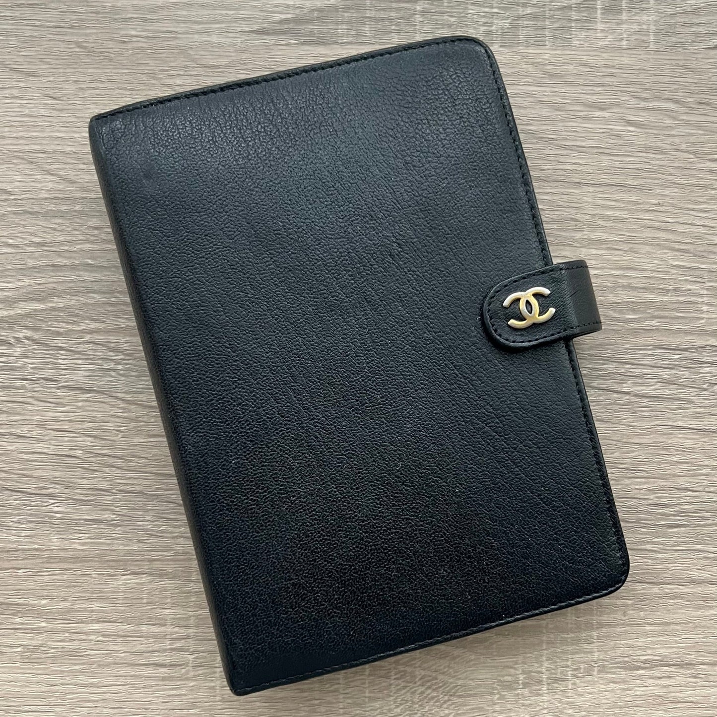 Chanel Classic Logo Clasp Black MM Agenda
