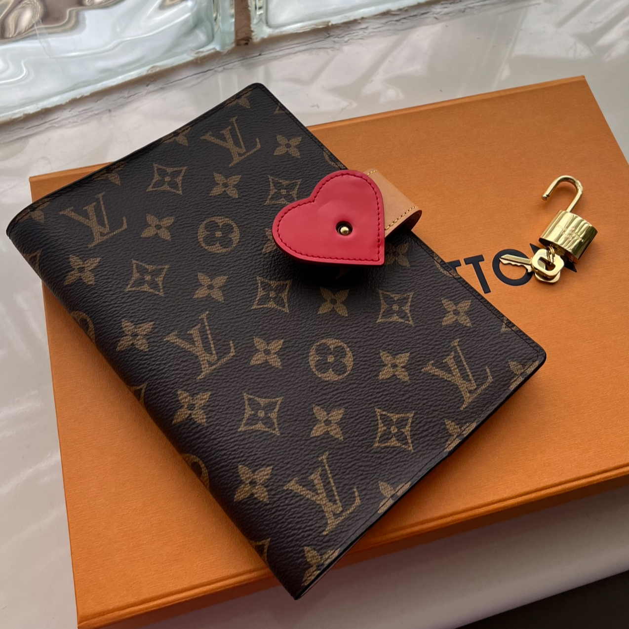 LV Monogram Paul Lockme MM Agenda Cover
