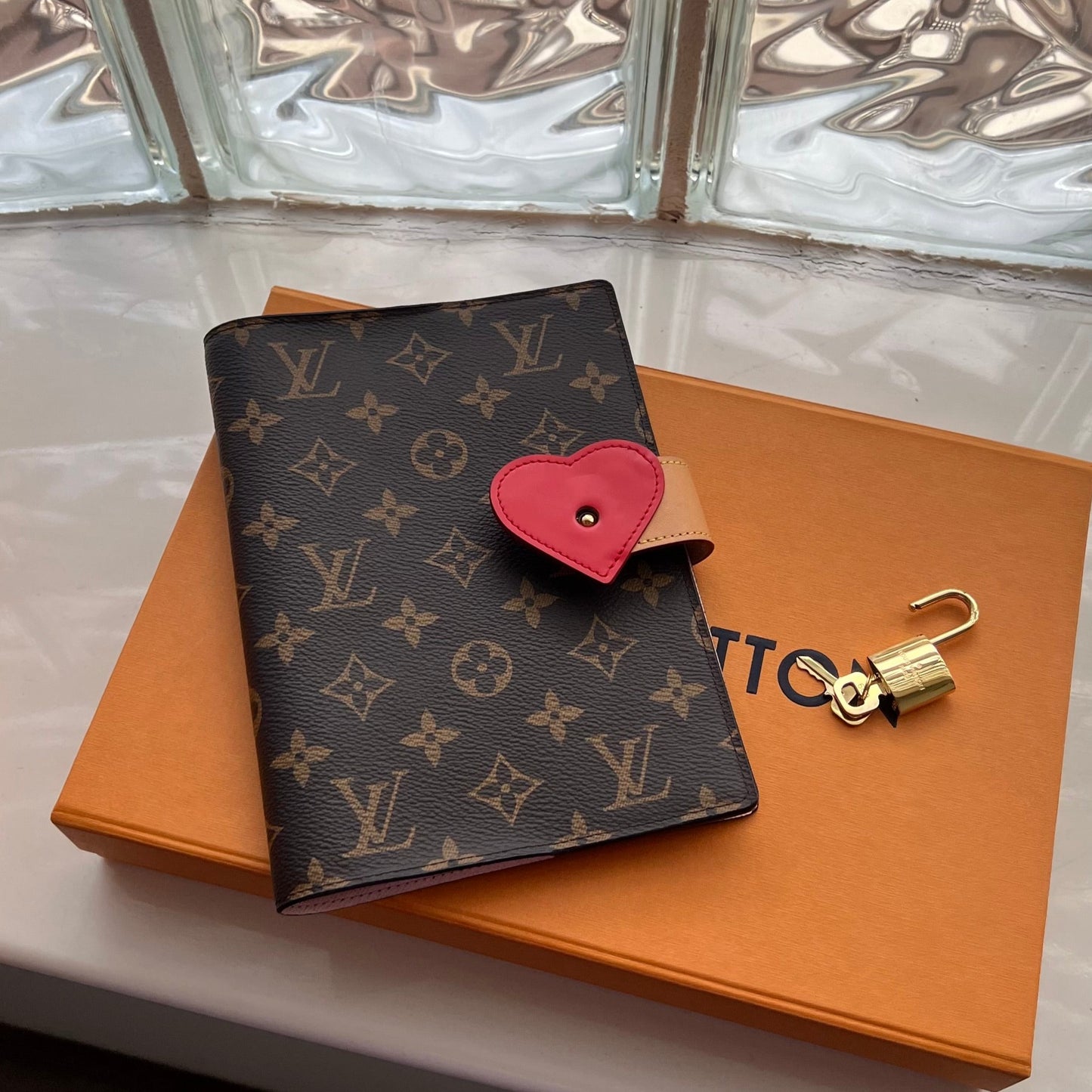 LV Monogram Paul Lockme MM Agenda Cover
