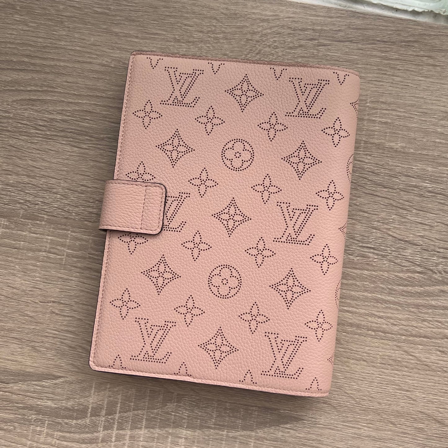 LV Paul Mahina Magnolia Agenda Planner Notebook Cover Pre-owned