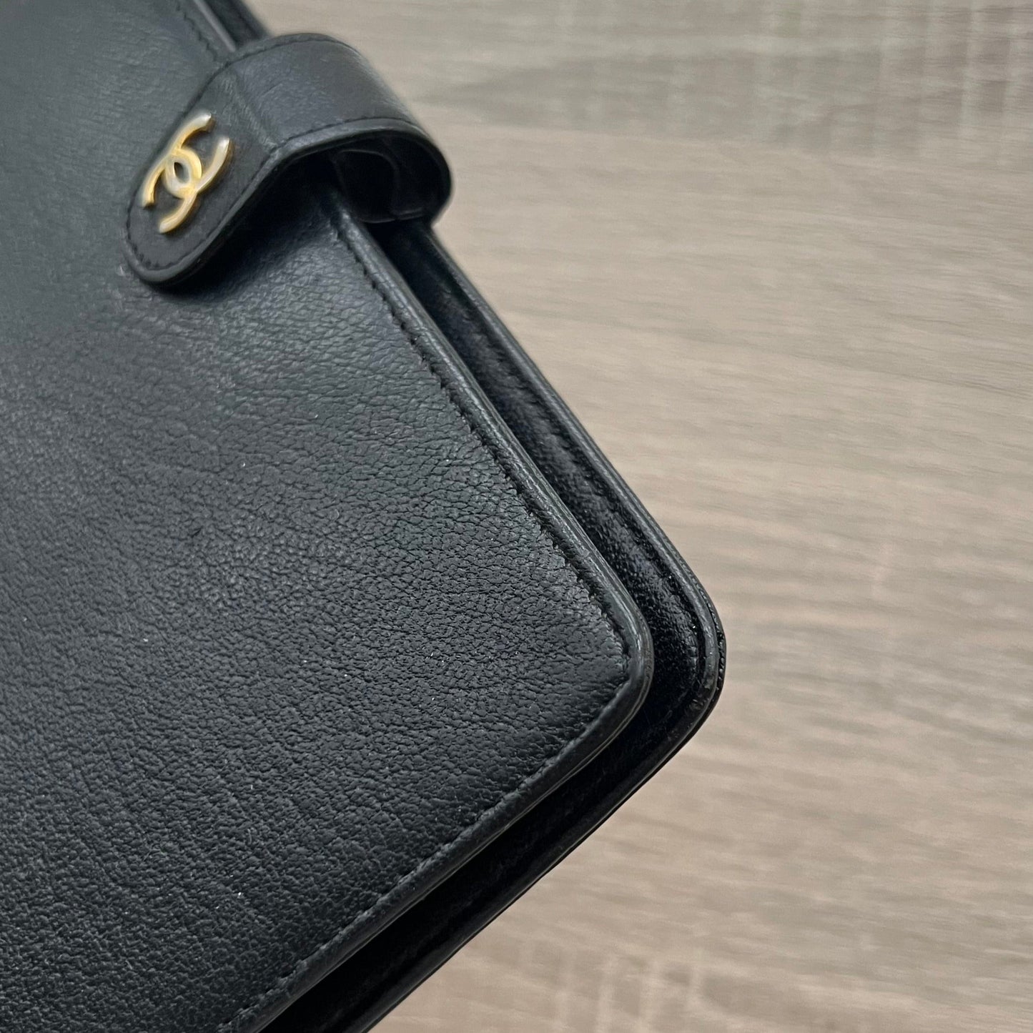 Chanel Classic Logo Clasp Black MM Agenda