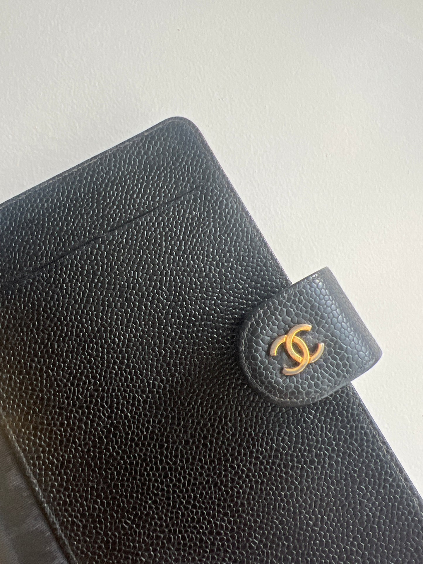 Chanel Matrasse Quilted 黒色 MM 手帳カバー