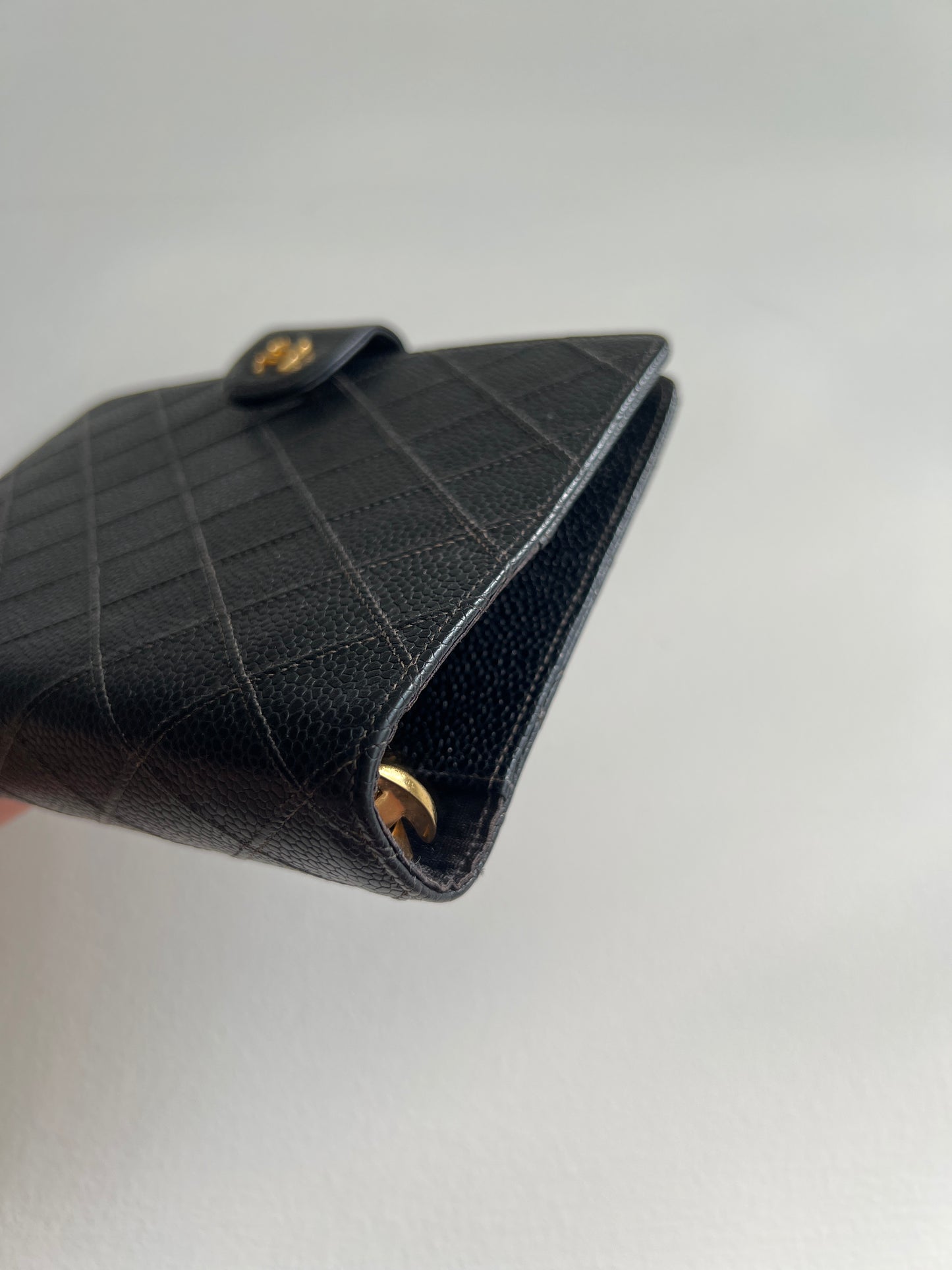 Chanel Matrasse Quilted 黒色 MM 手帳カバー