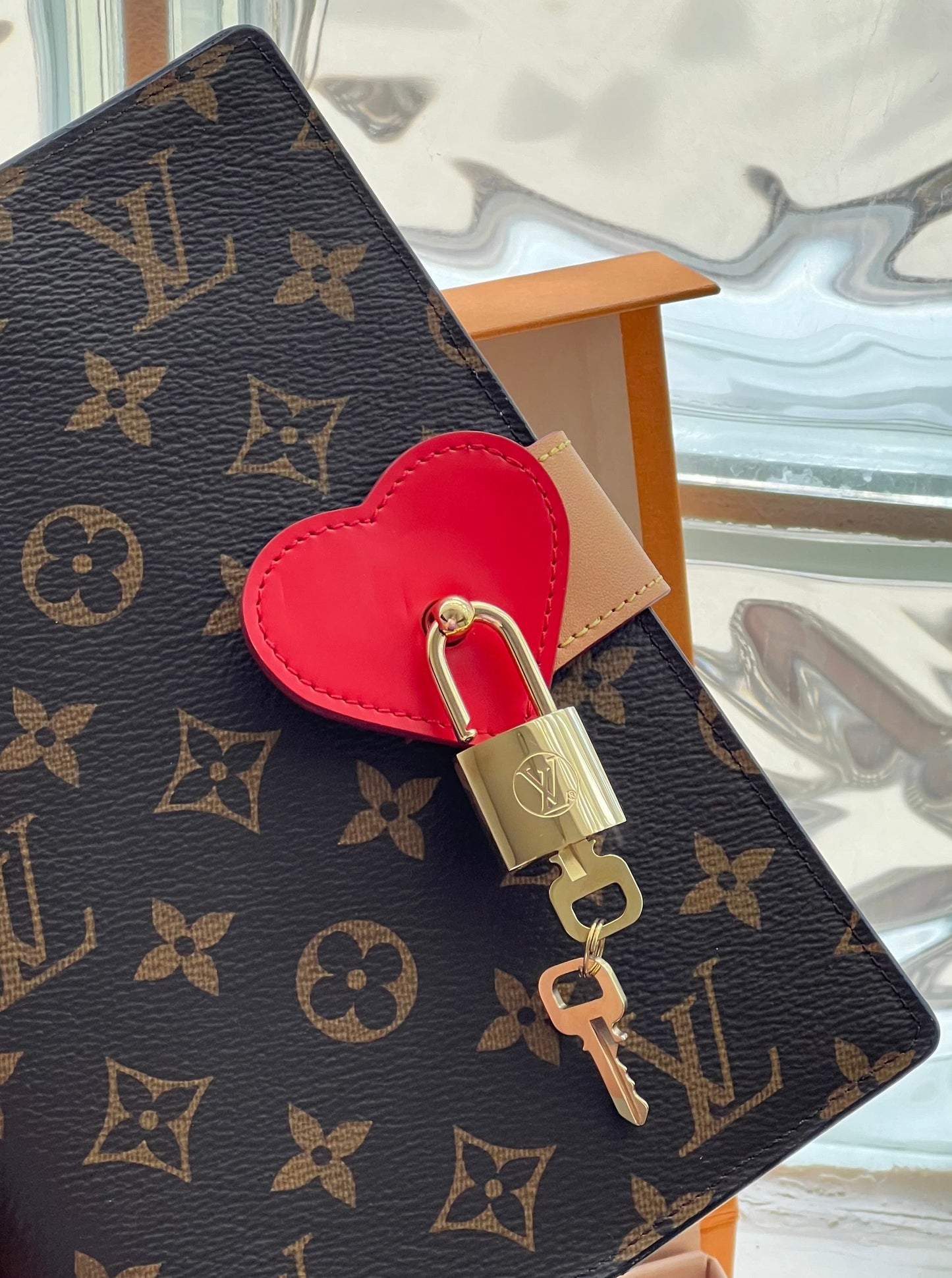 LV Monogram Paul Lockme MM Agenda Cover