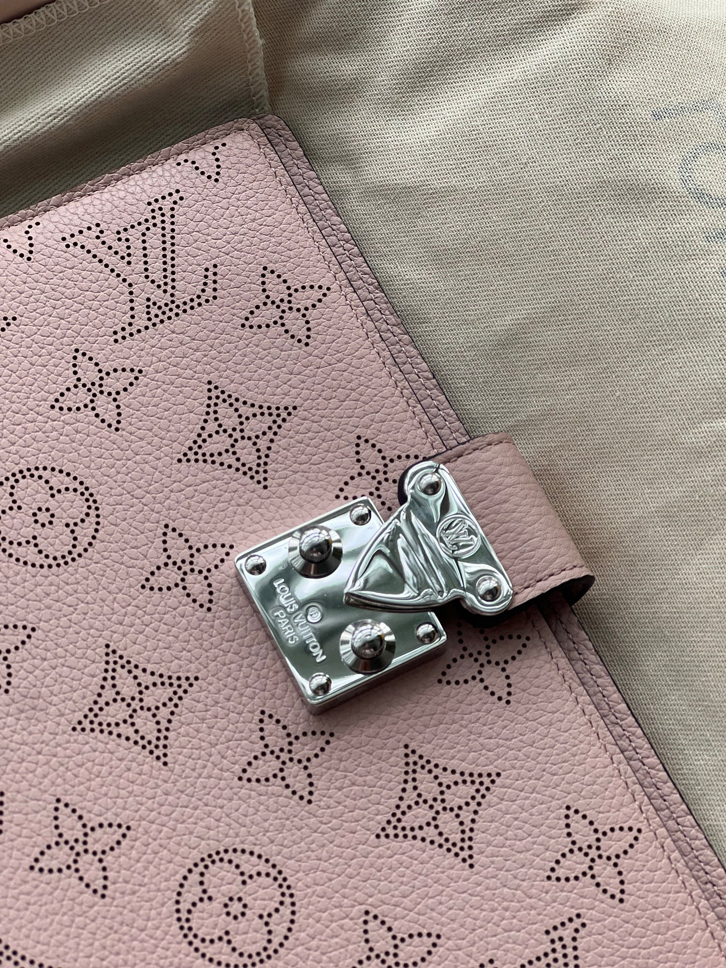 LV Paul Mahina Magnolia Agenda Planner Notebook Cover Pre-owned