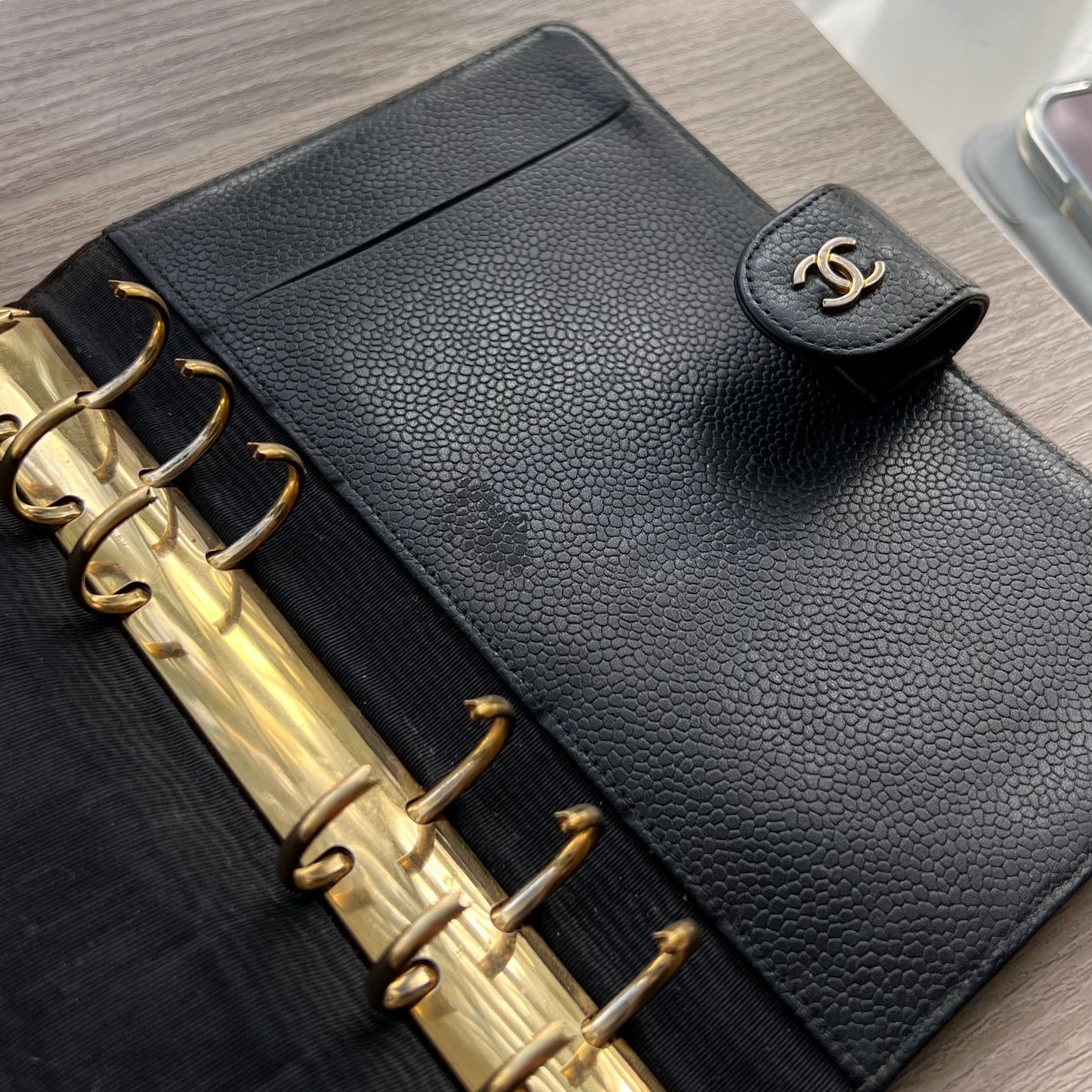 Black Chanel Quilted Matrasse MM Diary Agenda Cover Planner Notebook Cover - Pre-owned
Dimensions: 19cm x 12.5cm / 5" x 7.25" (MM A6 Size)
Brand: Chanel
Color: Black
Material: Quilted Caviar Leather with black fabric interior