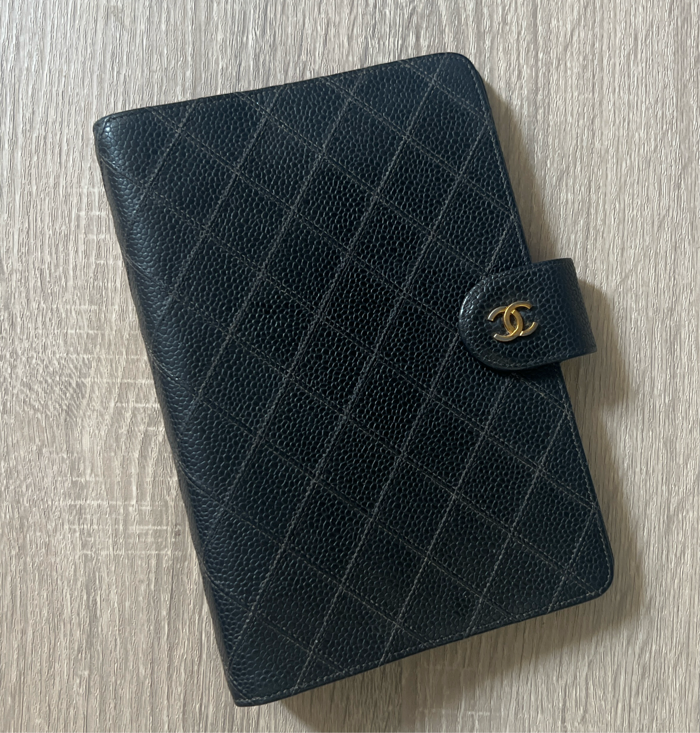Chanel Matrasse Quilted 黒色 MM 手帳カバー