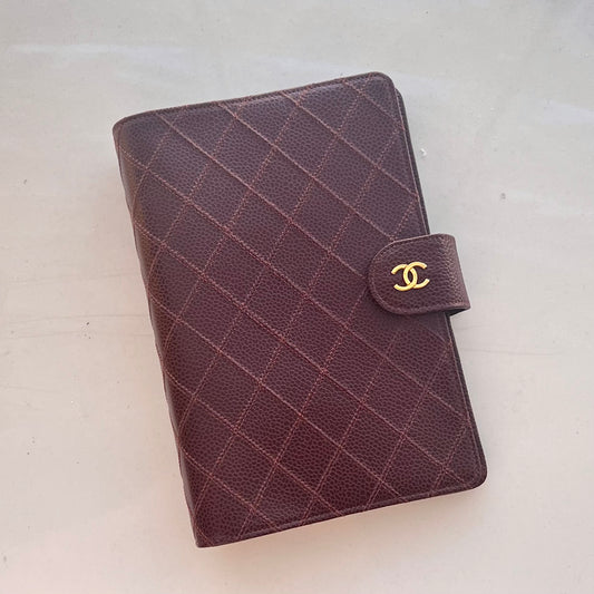 Chanel Matrasse Quilted バーガンディカラー
 MM  手帳カバー