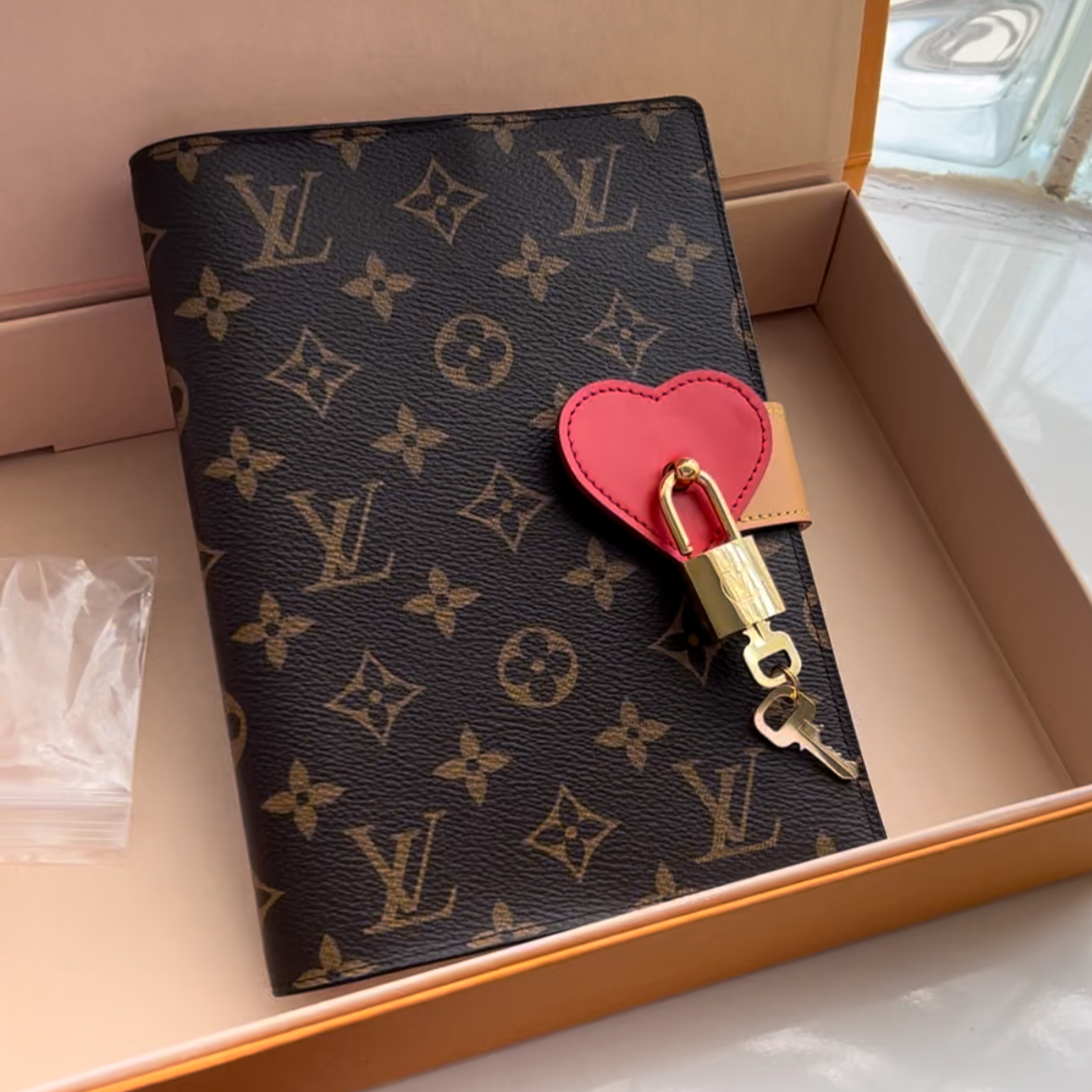 LV Monogram Paul Lockme MM Agenda Cover