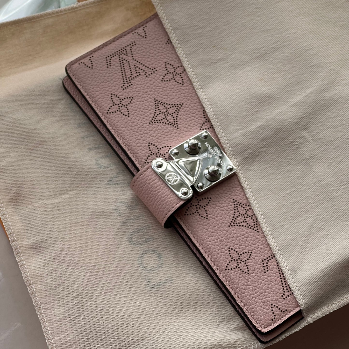 LV Paul Mahina 手帳カバー