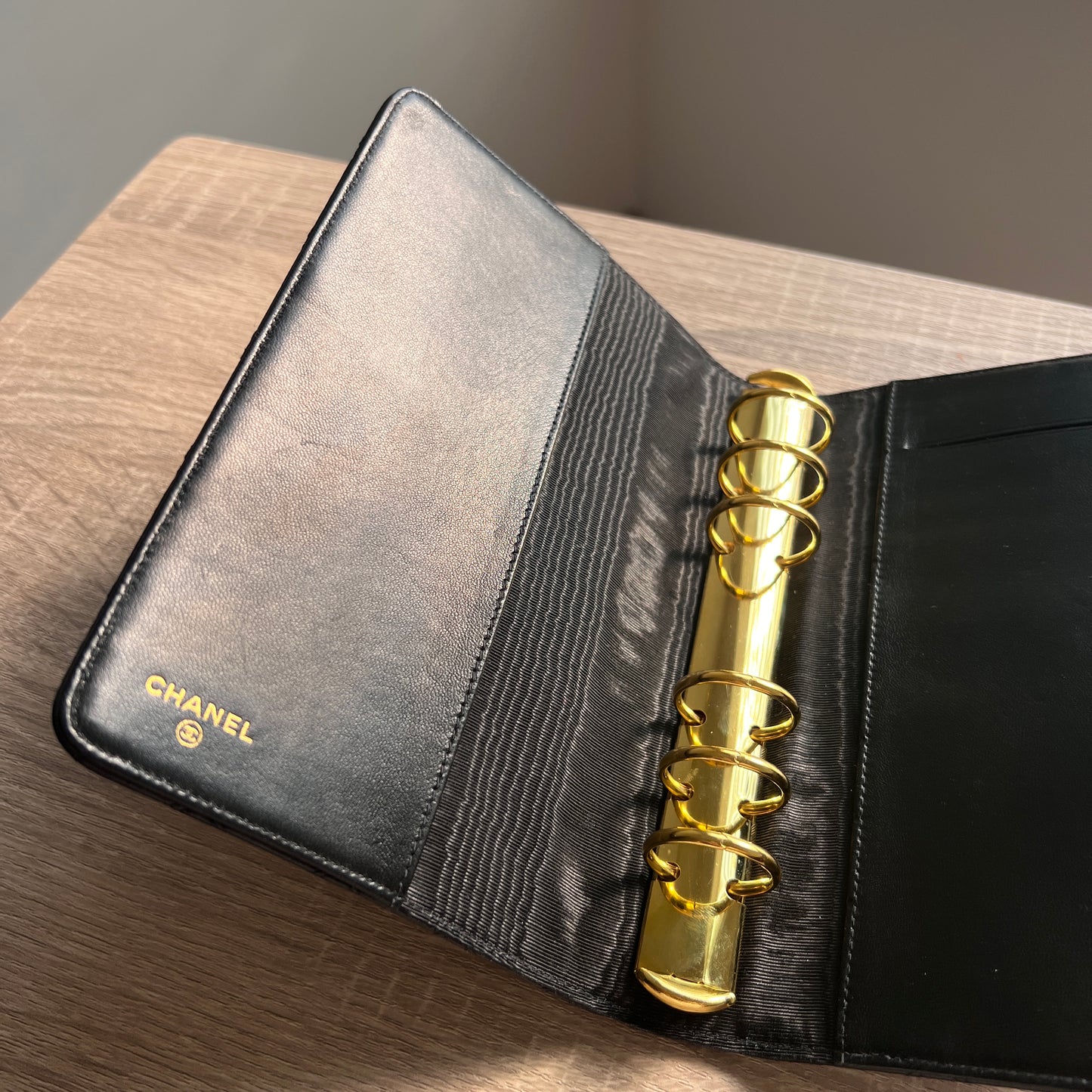 Chanel Matrasse Quilted 黒色 MM  手帳カバー