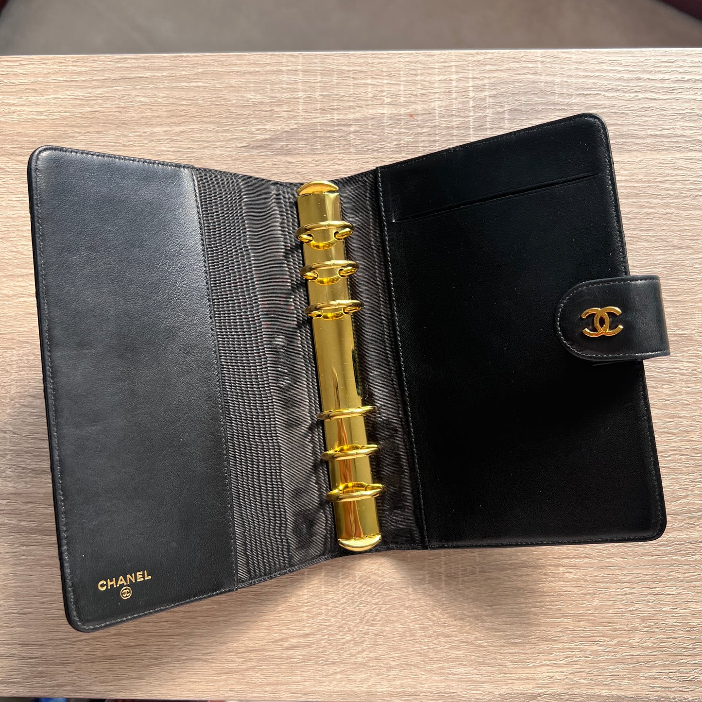 Chanel Matrasse Quilted 黒色 MM  手帳カバー