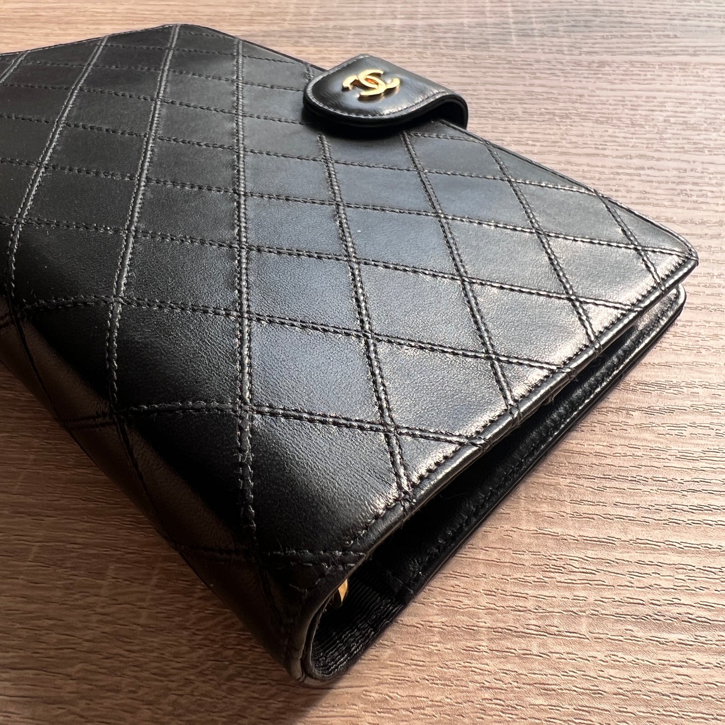 Chanel Matrasse Quilted 黒色 MM  手帳カバー