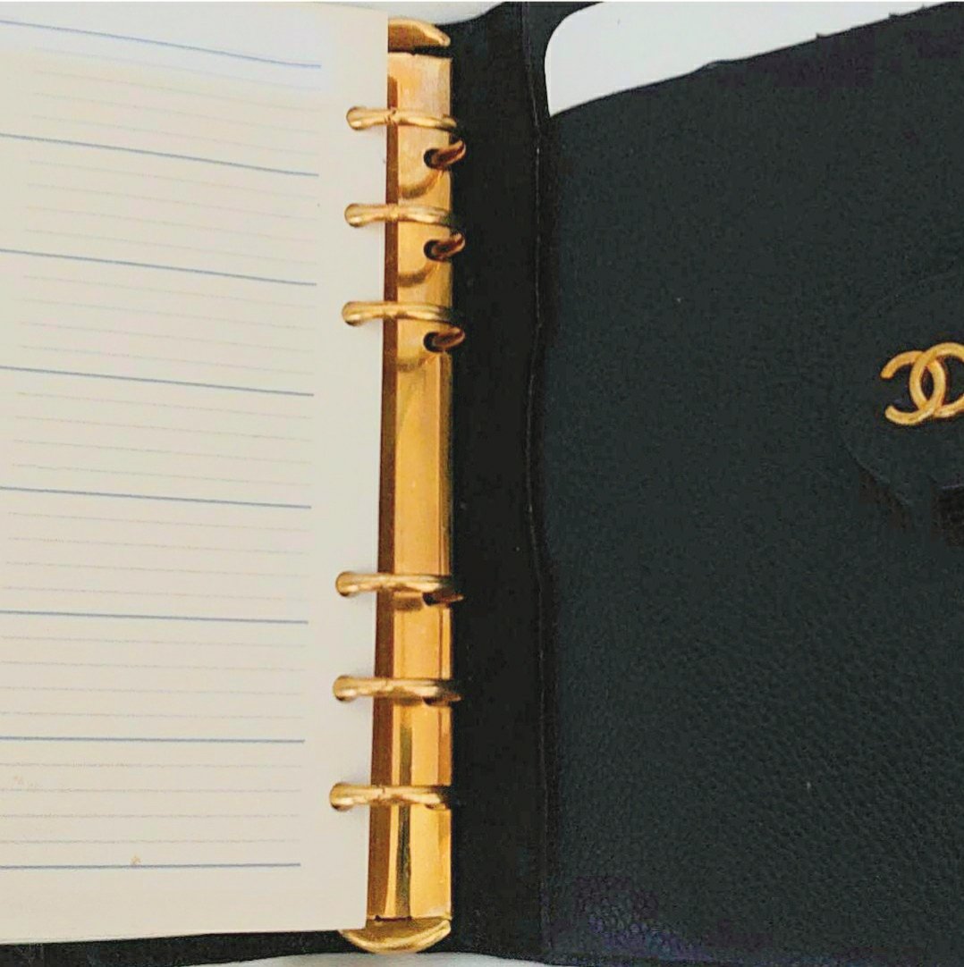 Chanel Matrasse Quilted 黒色 MM 手帳カバー