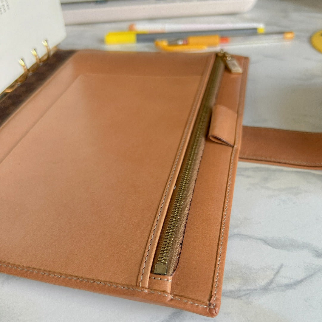 CELINE Triomphe GM Agenda