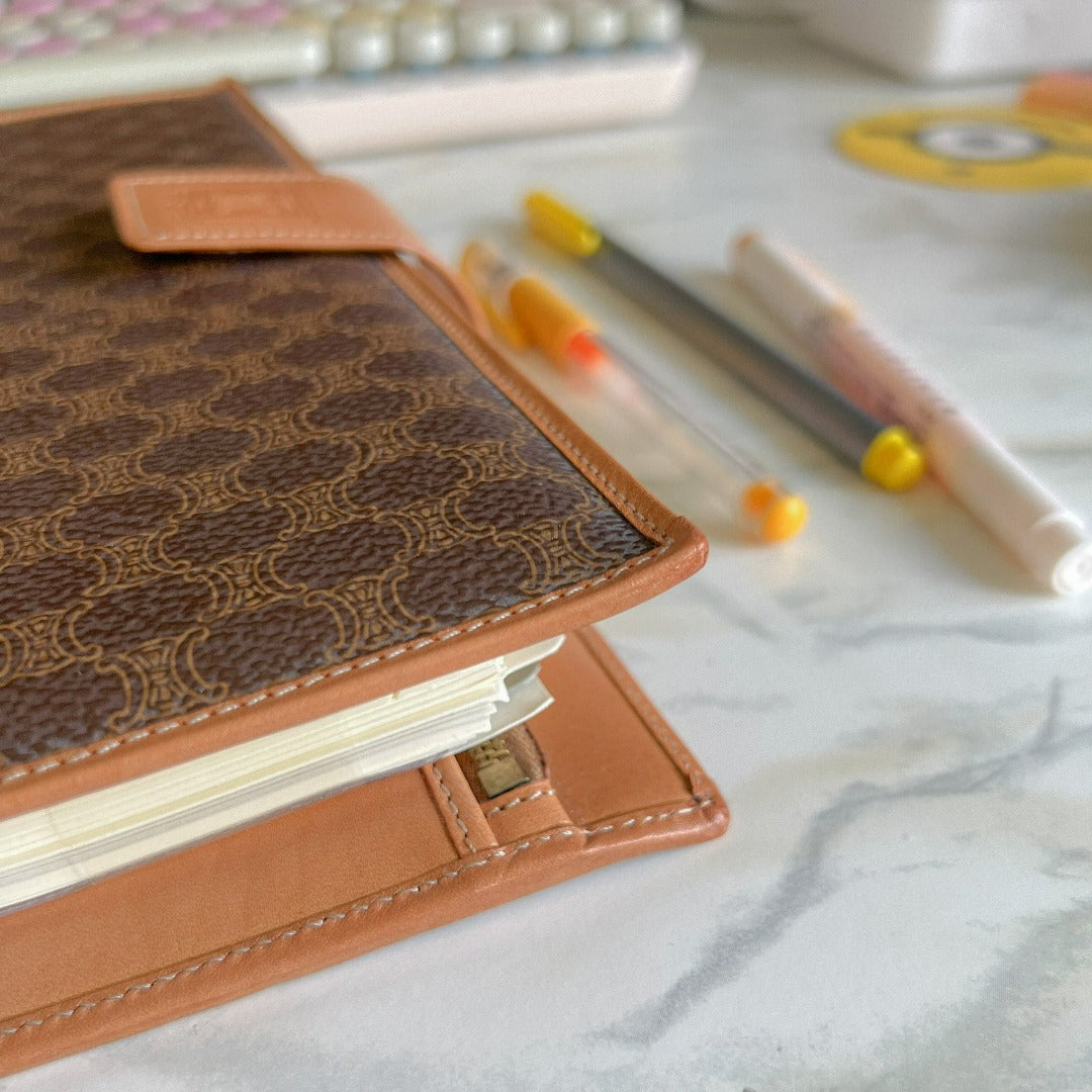 CELINE Triomphe GM Agenda