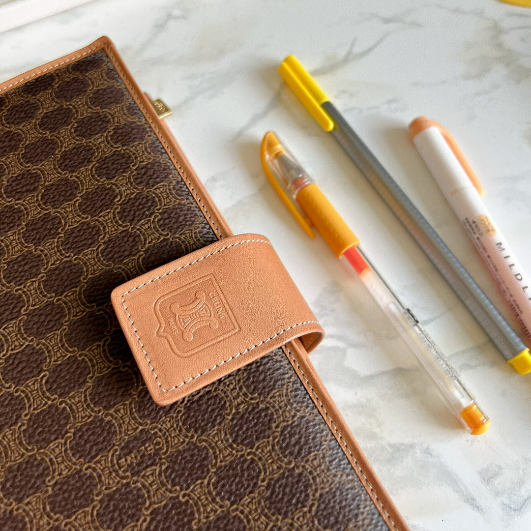 CELINE Triomphe GM Agenda