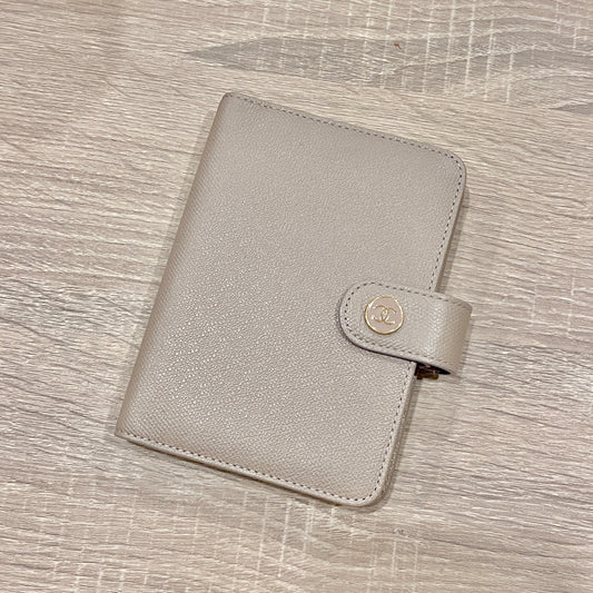 Chanel Matrasse Quilted 黒色 MM  手帳カバー