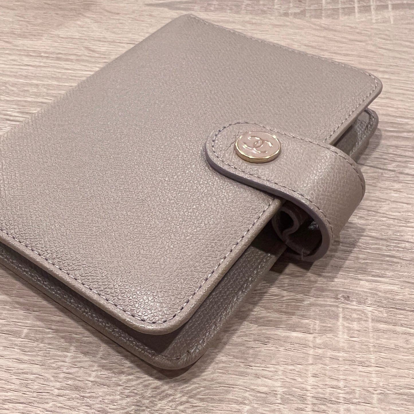 Chanel Matrasse Quilted 黒色 MM  手帳カバー