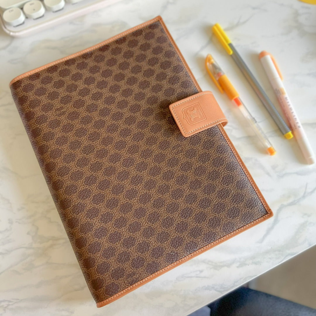 CELINE Triomphe GM Agenda