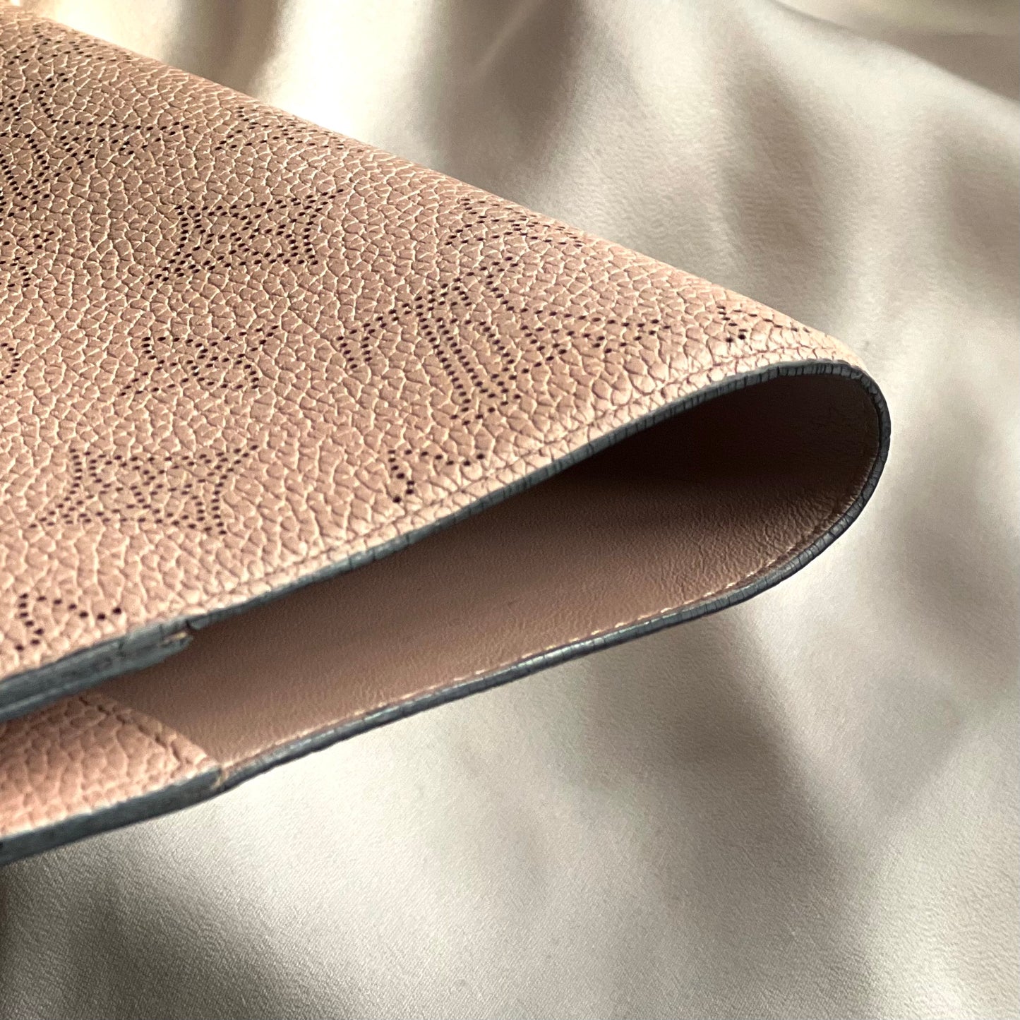 LV Paul Mahina Magnolia Agenda Planner Notebook Cover Pre-owned