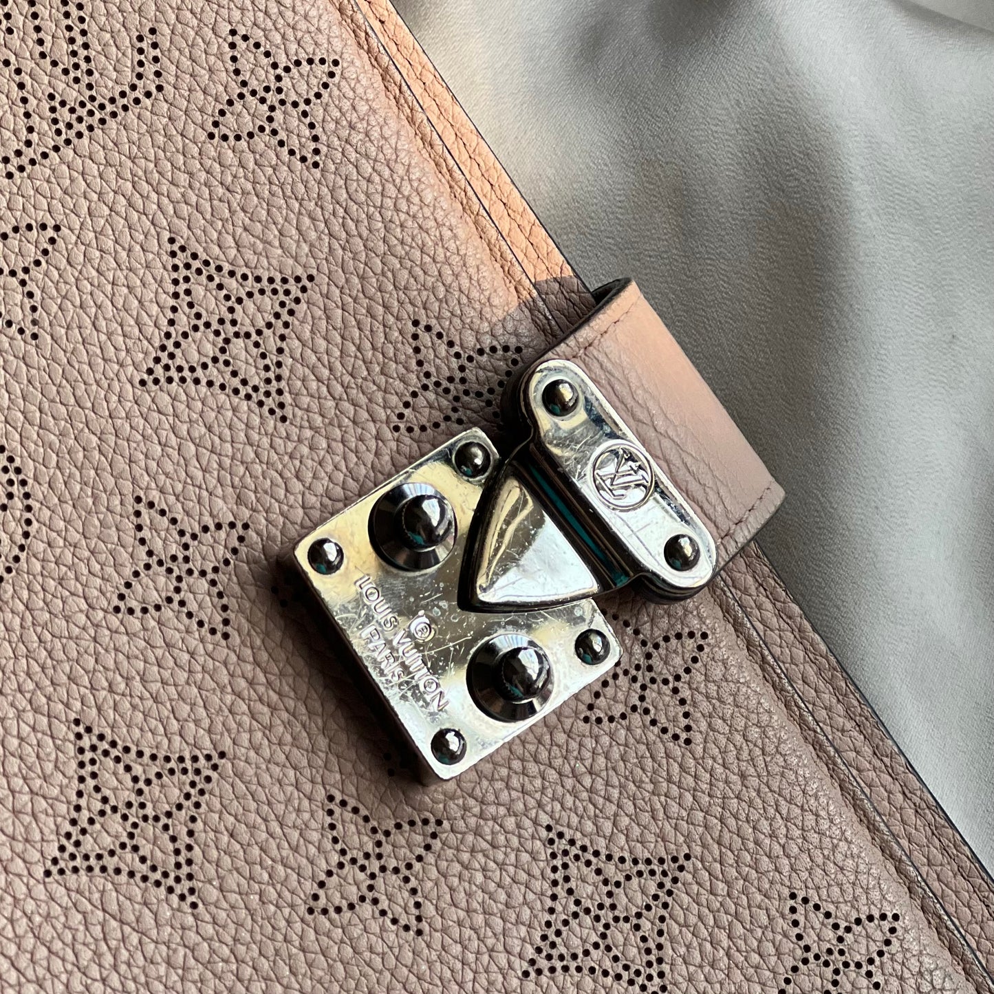 LV Paul Mahina Magnolia Agenda Planner Notebook Cover Pre-owned