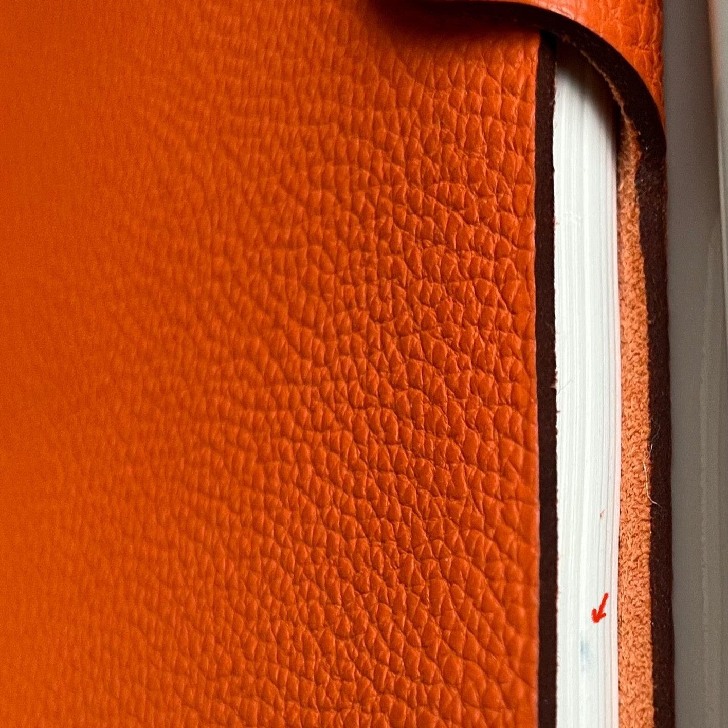 Hermes Ulysse MM Agenda Planner Notebook Cover with notebook refill - Pre-owned
Dimensions: about 17cm x 22cm (GM Size)
Brand: Hermes
Color: Orange
Material: calfskin