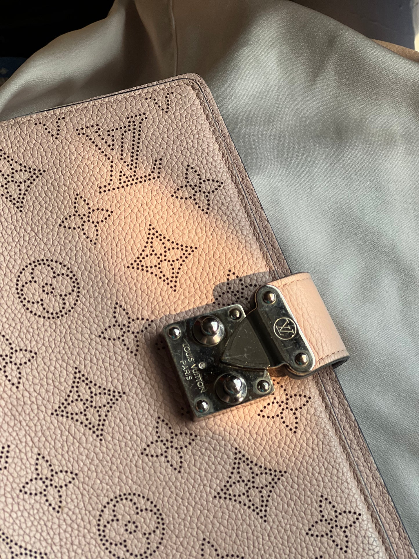 LV Paul Mahina Magnolia Agenda Planner Notebook Cover Pre-owned