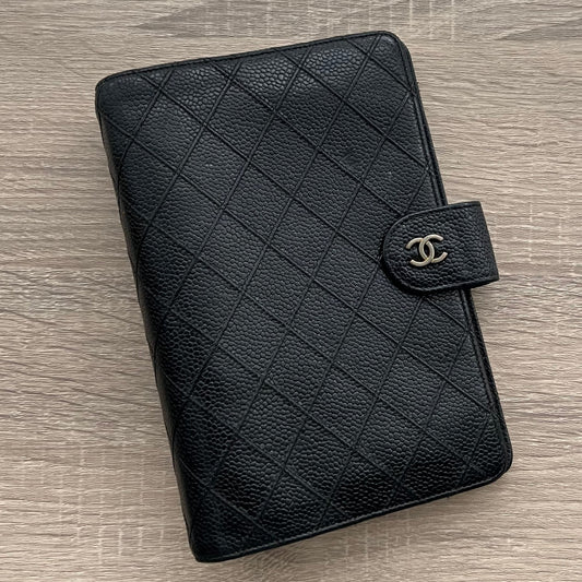 Chanel Matrasse Quilted 黒色 MM  手帳カバー