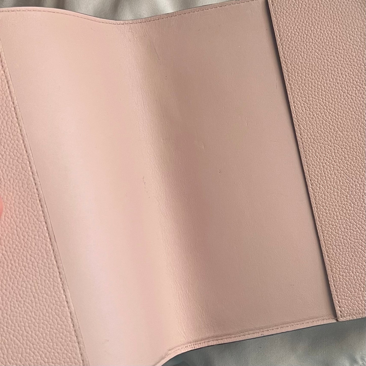 LV Paul Mahina Magnolia Agenda Planner Notebook Cover Pre-owned