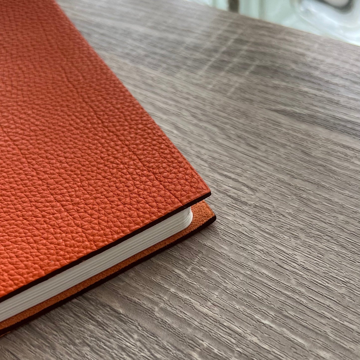 Hermes Ulysse MM Agenda Planner Notebook Cover with notebook refill - Pre-owned
Dimensions: about 17cm x 22cm (GM Size)
Brand: Hermes
Color: Orange
Material: calfskin