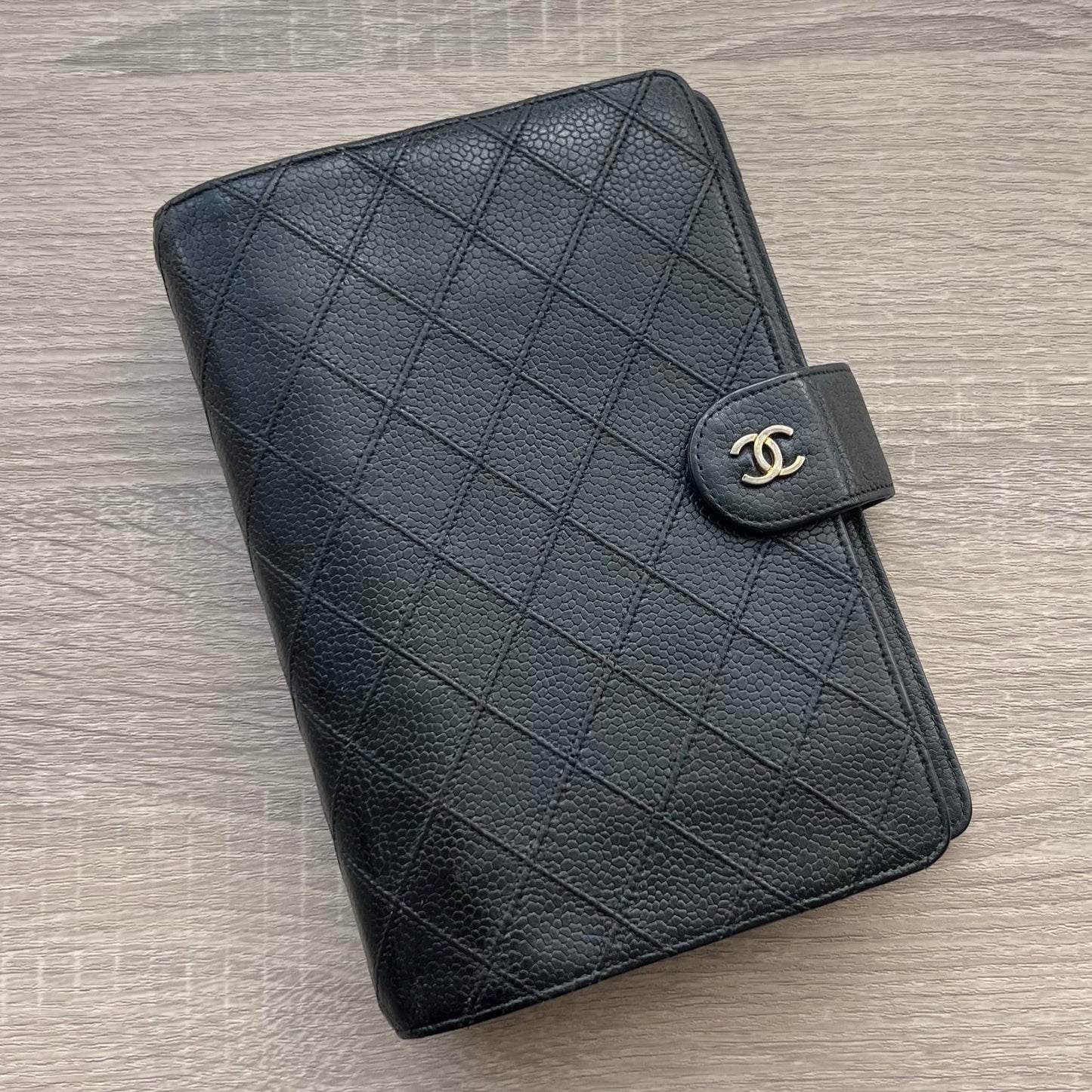 Chanel Matrasse Quilted 黒色 MM  手帳カバー