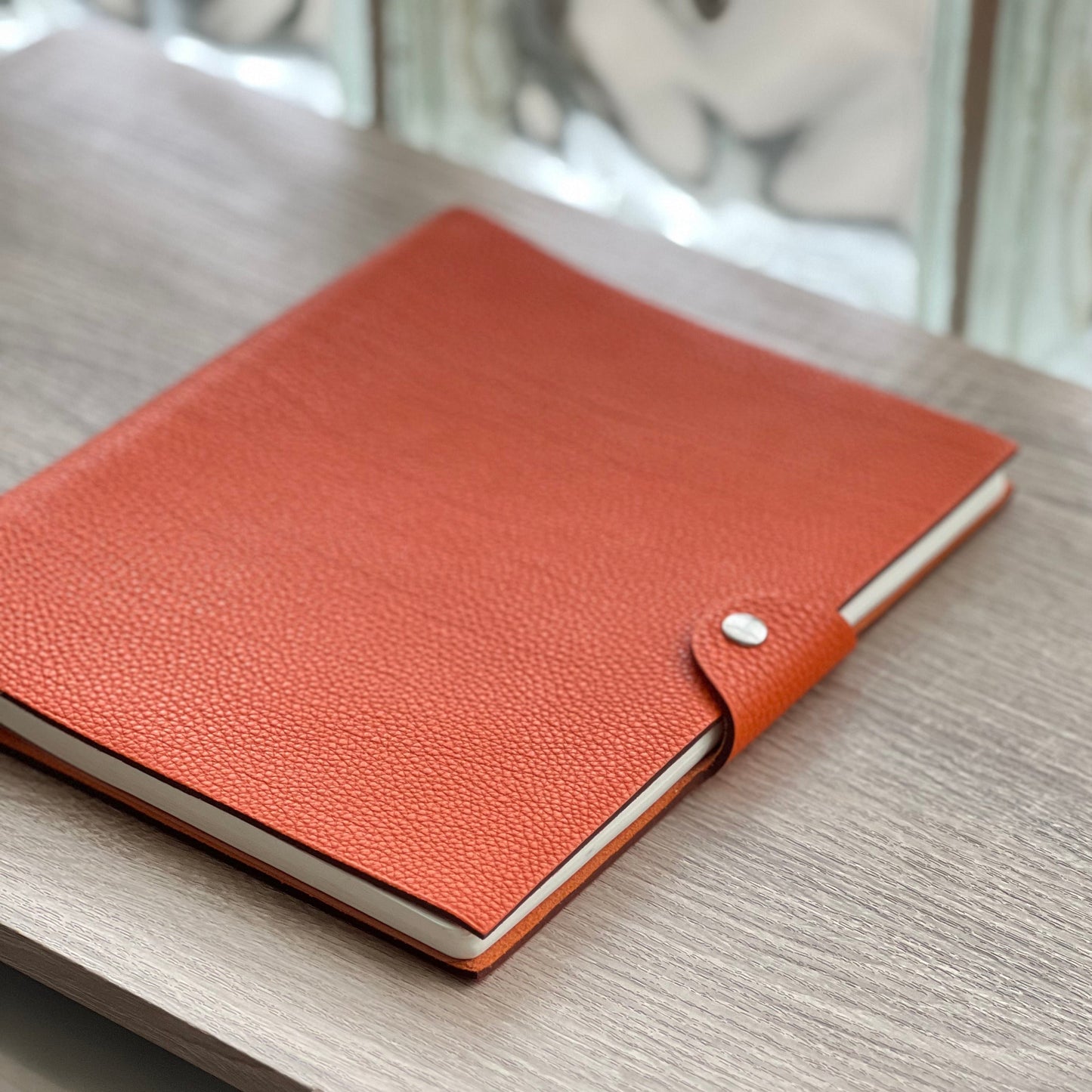 Hermes Ulysse MM Agenda Planner Notebook Cover with notebook refill - Pre-owned
Dimensions: about 17cm x 22cm (GM Size)
Brand: Hermes
Color: Orange
Material: calfskin