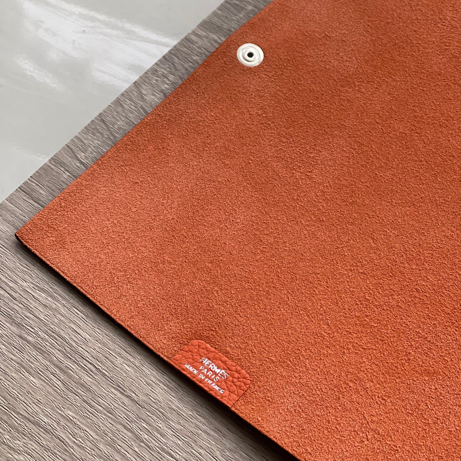 Hermes Ulysse MM Agenda Planner Notebook Cover with notebook refill - Pre-owned
Dimensions: about 17cm x 22cm (GM Size)
Brand: Hermes
Color: Orange
Material: calfskin