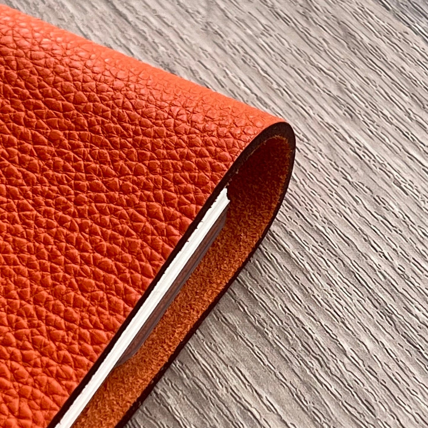 Hermes Ulysse MM Agenda Planner Notebook Cover with notebook refill - Pre-owned
Dimensions: about 17cm x 22cm (GM Size)
Brand: Hermes
Color: Orange
Material: calfskin